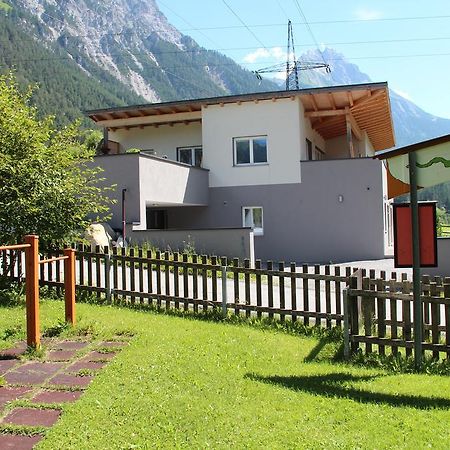 Appartement Ackerli Pettneu am Arlberg Bagian luar foto